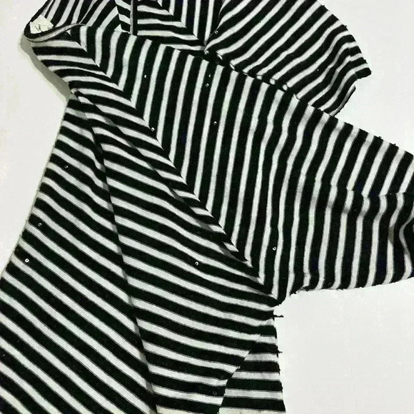 Two by Vince Camuto Black & White Sequined Striped Top - Picture 4 of 7